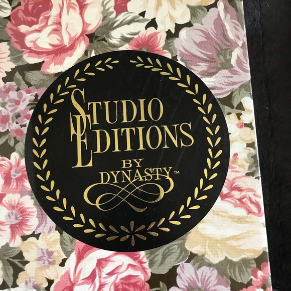 Studio Edition Noel Doll - Picture 3 of 3